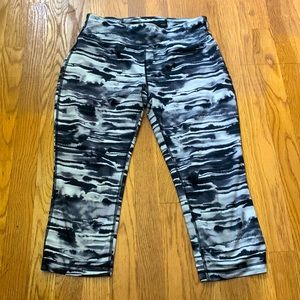 Danskin Now Capri leggings adult S
